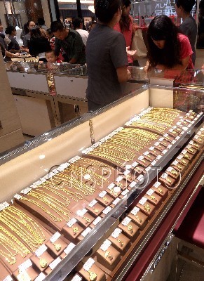 2011年9月13日，中国黄金协会发布2011上半年黄金行业运行情况分析。1-6月份，全国共计生产黄金164.416吨，比2010年同期增加5.176吨，同比增长3.25%。