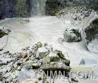 图一：非法开采10-非法选矿造成河流污染引起国际纠纷