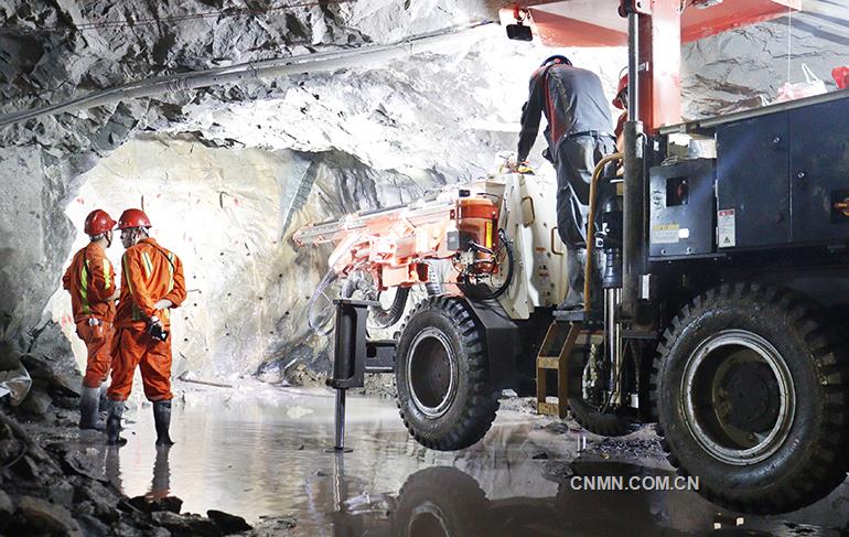 铜绿山矿首台ud391掘进台车进入备战模式(周志刚摄)