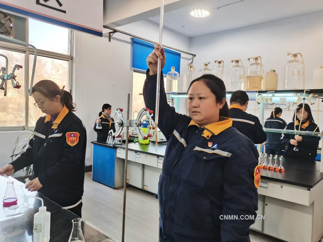 精业笃行淬匠心——记中铝股份2024年优秀操作法“房芳矿石中硫测定催化剂改进操作法”
