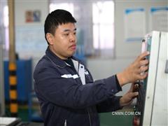 以匠心攻克技术难关 以行动诠释工匠精神——记自贡硬质合金有限责任公司数控车工李文波